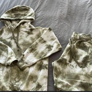 Oversized matching sweatsuit